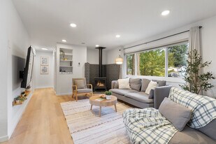 23006 63rd Ave W in Mountlake Terrace, WA - Building Photo