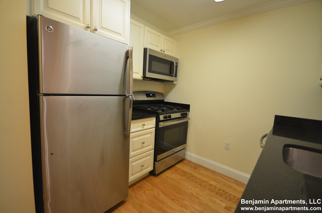 16 Chauncy St, Unit B in Cambridge, MA - Building Photo - Building Photo