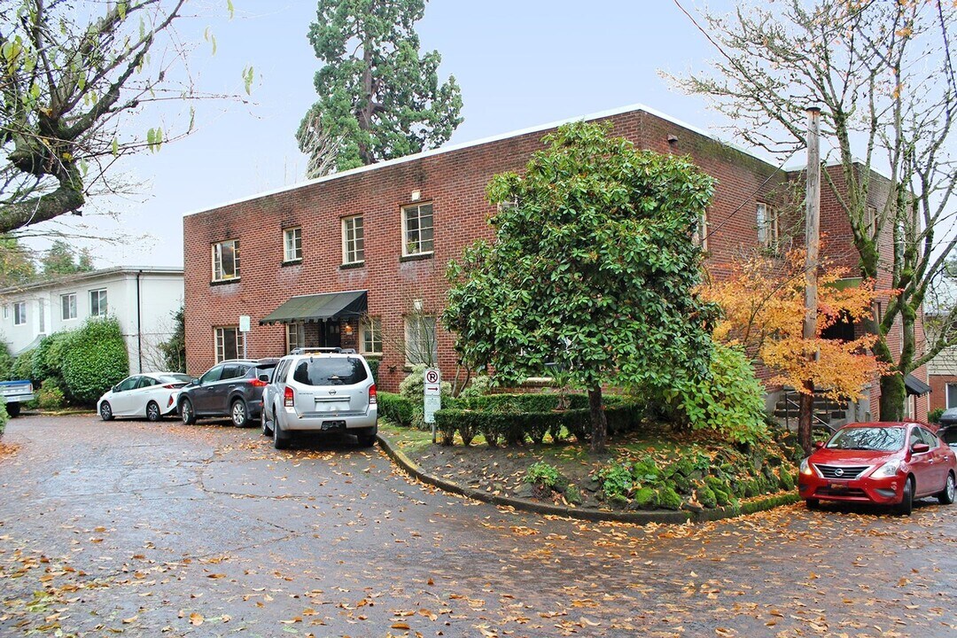 2363-2371 SW Cedar St in Portland, OR - Foto de edificio