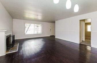 1752 Willowbrook Ln in Simi Valley, CA - Building Photo - Building Photo