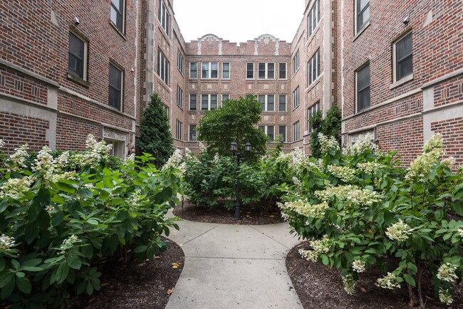 122-132 Callan Ave in Evanston, IL - Foto de edificio - Building Photo