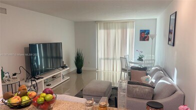 117 NW 42nd Ave in Miami, FL - Building Photo - Building Photo