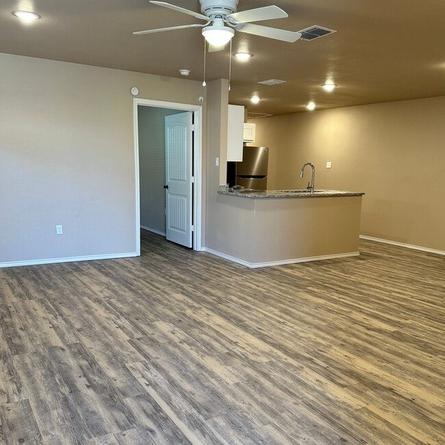 1101 Preston Trails in Wolfforth, TX - Foto de edificio - Building Photo