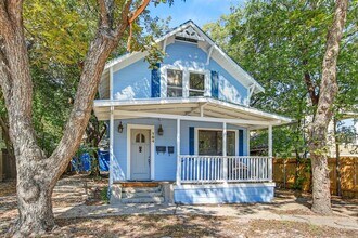 704 Franklin Blvd in Austin, TX - Building Photo - Building Photo