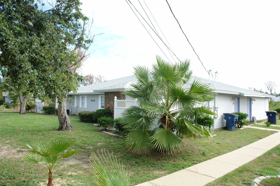 1606 Green Briar Pky in Gulf Breeze, FL - Foto de edificio