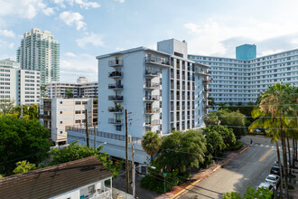 Bay Court Tower in Miami Beach, FL - Building Photo - Building Photo