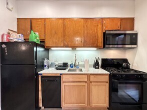 2821 W Shakespeare Ave, Unit 2C in Chicago, IL - Building Photo - Building Photo