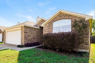 344 Creekside Way in Waxahachie, TX - Building Photo - Building Photo