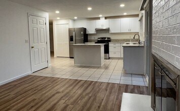 11995 SW Settler Way in Beaverton, OR - Building Photo - Building Photo