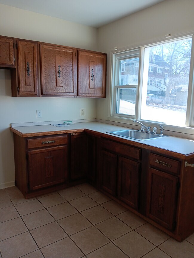 1621 Bellevue Ave, Unit Floor 1 in Syracuse, NY - Building Photo - Building Photo