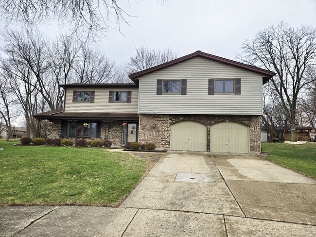 230 Fairfield Ct in Bloomingdale, IL - Building Photo - Building Photo