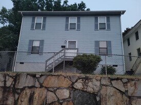 1528 11th St S in Arlington, VA - Building Photo