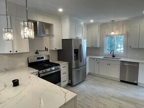 202 Robbins St in Waltham, MA - Building Photo - Building Photo