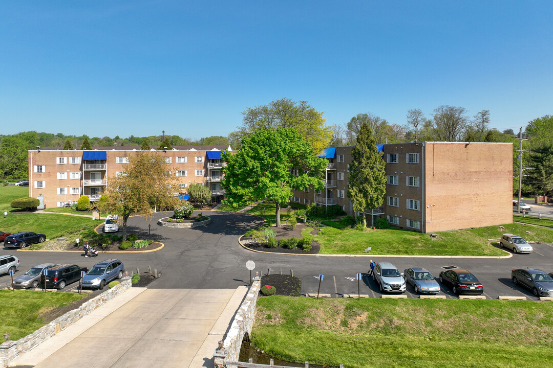 Stonebridge Condominiums in Philadelphia, PA - Building Photo