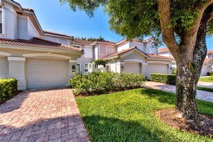 2190 Arielle Dr in Naples, FL - Building Photo