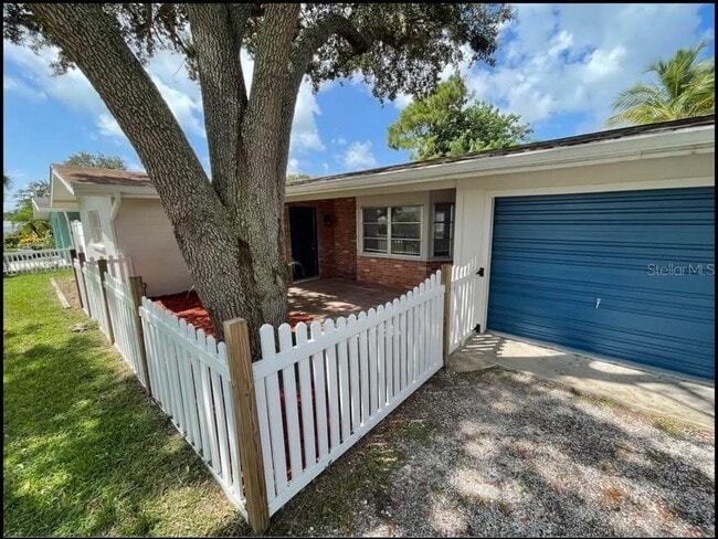 5638 Nutmeg Ave in Sarasota, FL - Building Photo - Building Photo