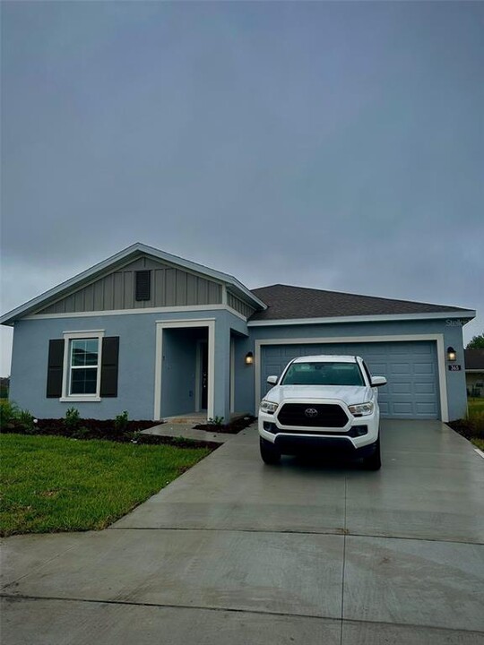 365 Singing Sands Cir in Lake Wales, FL - Foto de edificio