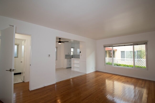 823 Orange Grv Ave, Unit 825-B in Los Angeles, CA - Building Photo - Building Photo