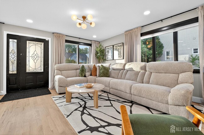 162 Brower Ave in Edison, NJ - Building Photo - Building Photo