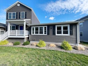 31 Lakeside Blvd, Unit A in Hopatcong, NJ - Building Photo - Building Photo