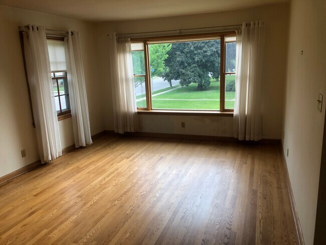 9320 W North Ave in Wauwatosa, WI - Building Photo - Building Photo