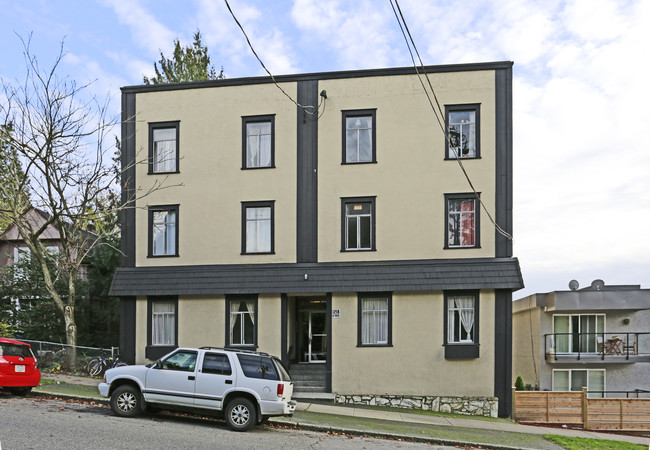 Marine View Manor in New Westminster, BC - Building Photo - Building Photo