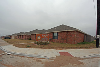 Village Townhomes in Lubbock, TX - Building Photo - Building Photo