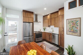 2215 E Boston St in Philadelphia, PA - Building Photo - Building Photo