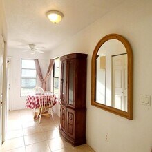 4949 Belvedere Rd in Haverhill, FL - Foto de edificio - Building Photo