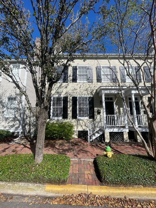 526 E Taylor St in Savannah, GA - Building Photo - Building Photo