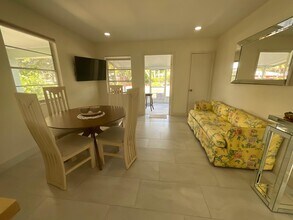 9186 SE Venus St in Hobe Sound, FL - Building Photo - Building Photo