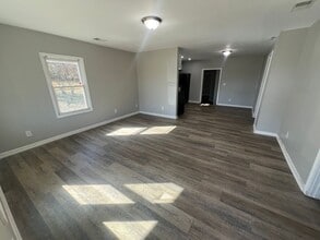 4825 New Glendale Rd in Elizabethtown, KY - Building Photo - Building Photo