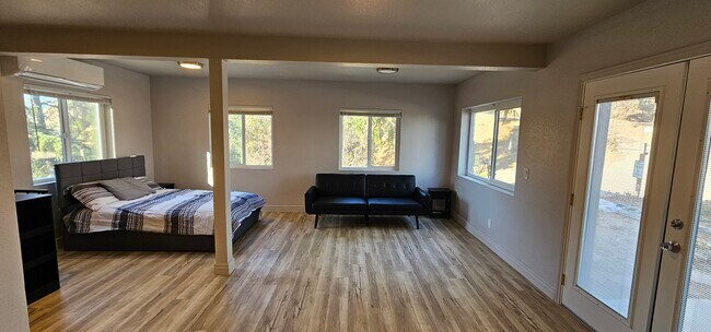 3408 Figueroa St, Unit Studio in Glendale, CA - Foto de edificio - Building Photo