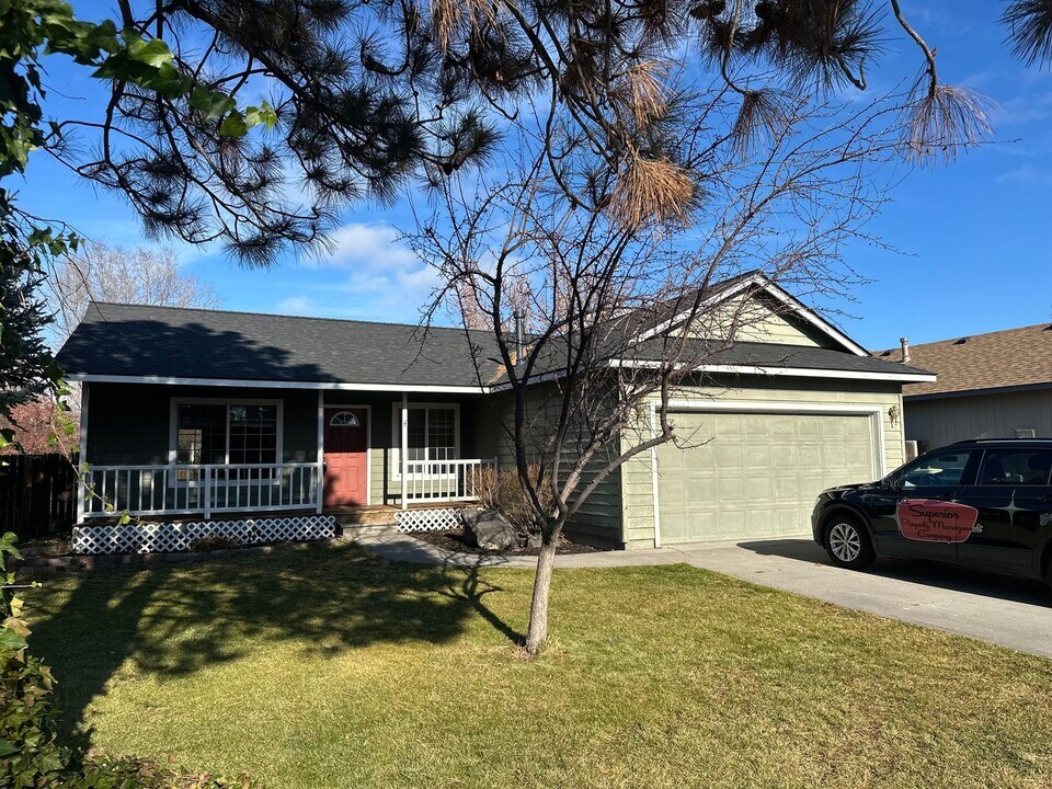 21356 Pelican Dr in Bend, OR - Building Photo