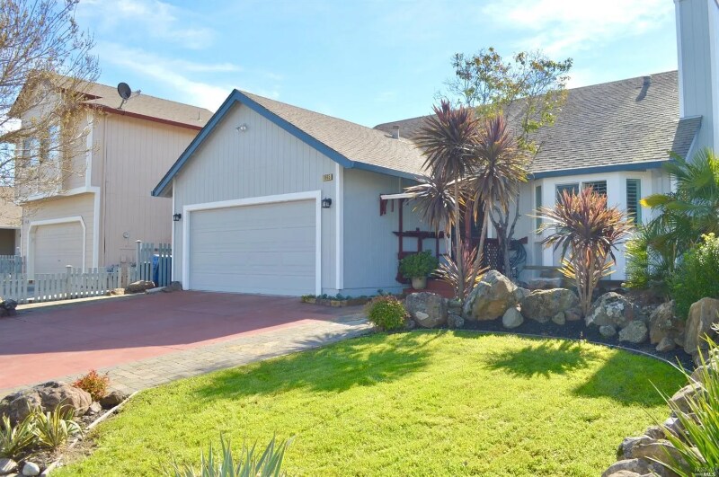 1895 Commons Ct in Windsor, CA - Building Photo