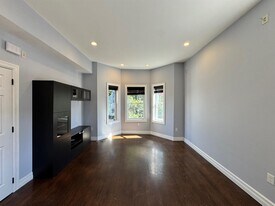 8 Cross St E, Unit 1 in Somerville, MA - Building Photo