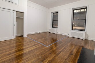 209 E 48th St, Unit 1 in New York, NY - Building Photo - Building Photo