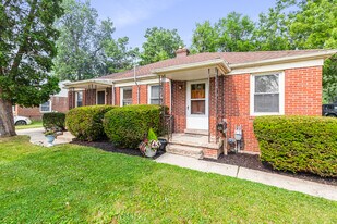 421 Northwestern Dr, Unit 421 in Adrian, MI - Building Photo