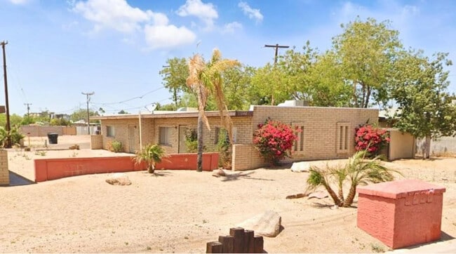 1332 N Miller Rd in Tempe, AZ - Building Photo - Building Photo