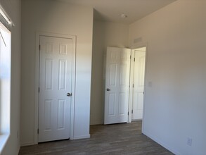 2000 E Frontier Ave in Flagstaff, AZ - Foto de edificio - Building Photo