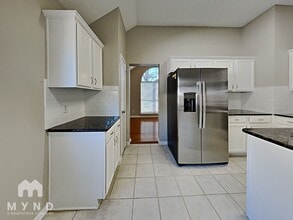 6801 Amberdale Dr in Fort Worth, TX - Foto de edificio - Building Photo