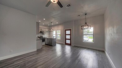 4826 Paula St-Unit -A in Houston, TX - Foto de edificio - Building Photo