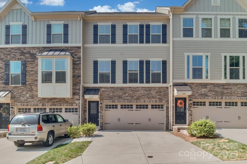 1637 Bark Branch Ln in Charlotte, NC - Building Photo