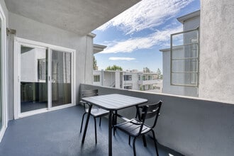1865 N Fuller Ave in Los Angeles, CA - Building Photo - Building Photo
