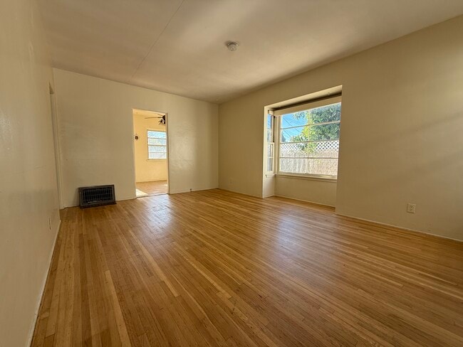 6627 Farmdale Ave, Unit 6627 Farmdale Ave in North Hollywood, CA - Building Photo - Building Photo