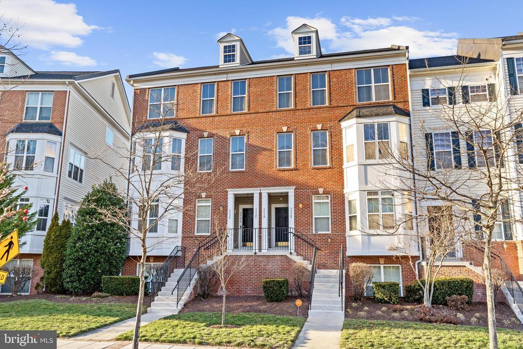 5530 Capital Gateway Dr in Camp Springs, MD - Building Photo