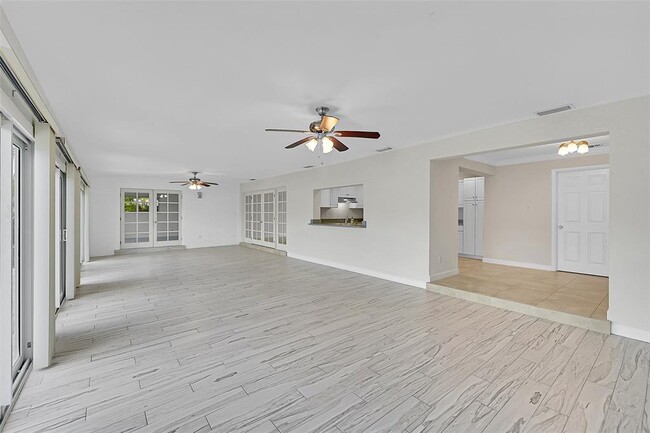 211 SE 9th Ct in Pompano Beach, FL - Foto de edificio - Building Photo