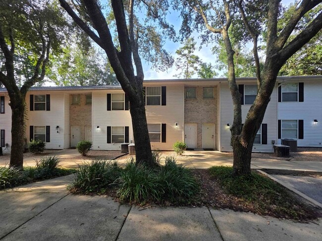 1660 Kay Ave in Tallahassee, FL - Building Photo - Building Photo