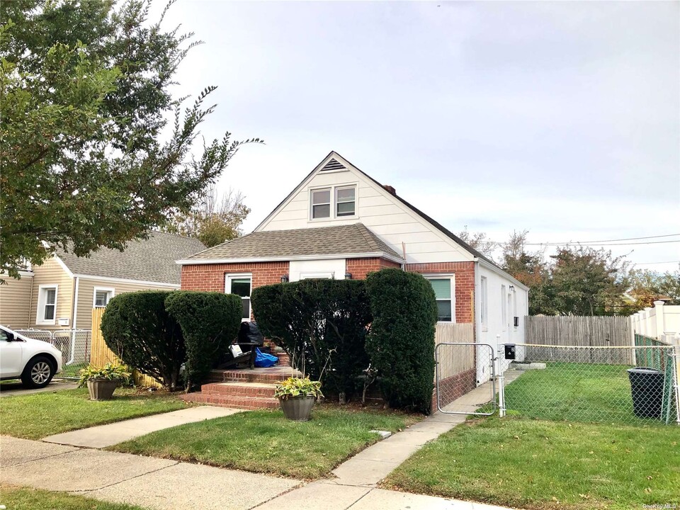 247 E Market St-Unit -UPPER in Long Beach, NY - Building Photo