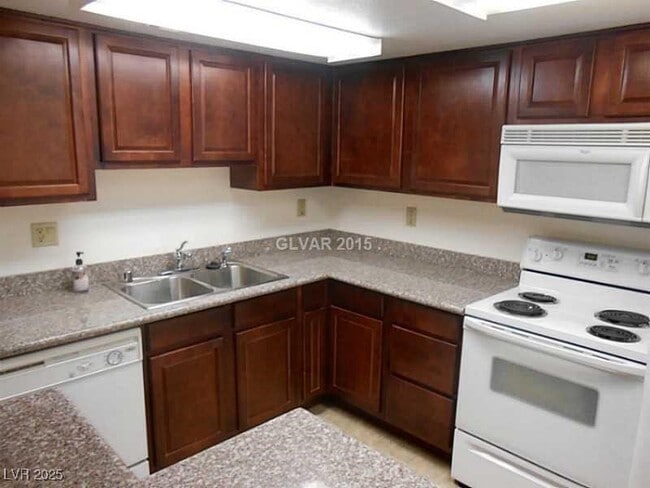 5383 Indian River Dr in Las Vegas, NV - Building Photo - Building Photo
